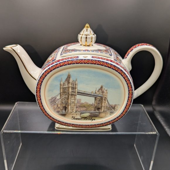 James Sadler Landmarks Tower Bridge Teapot - Picture 4 of 13